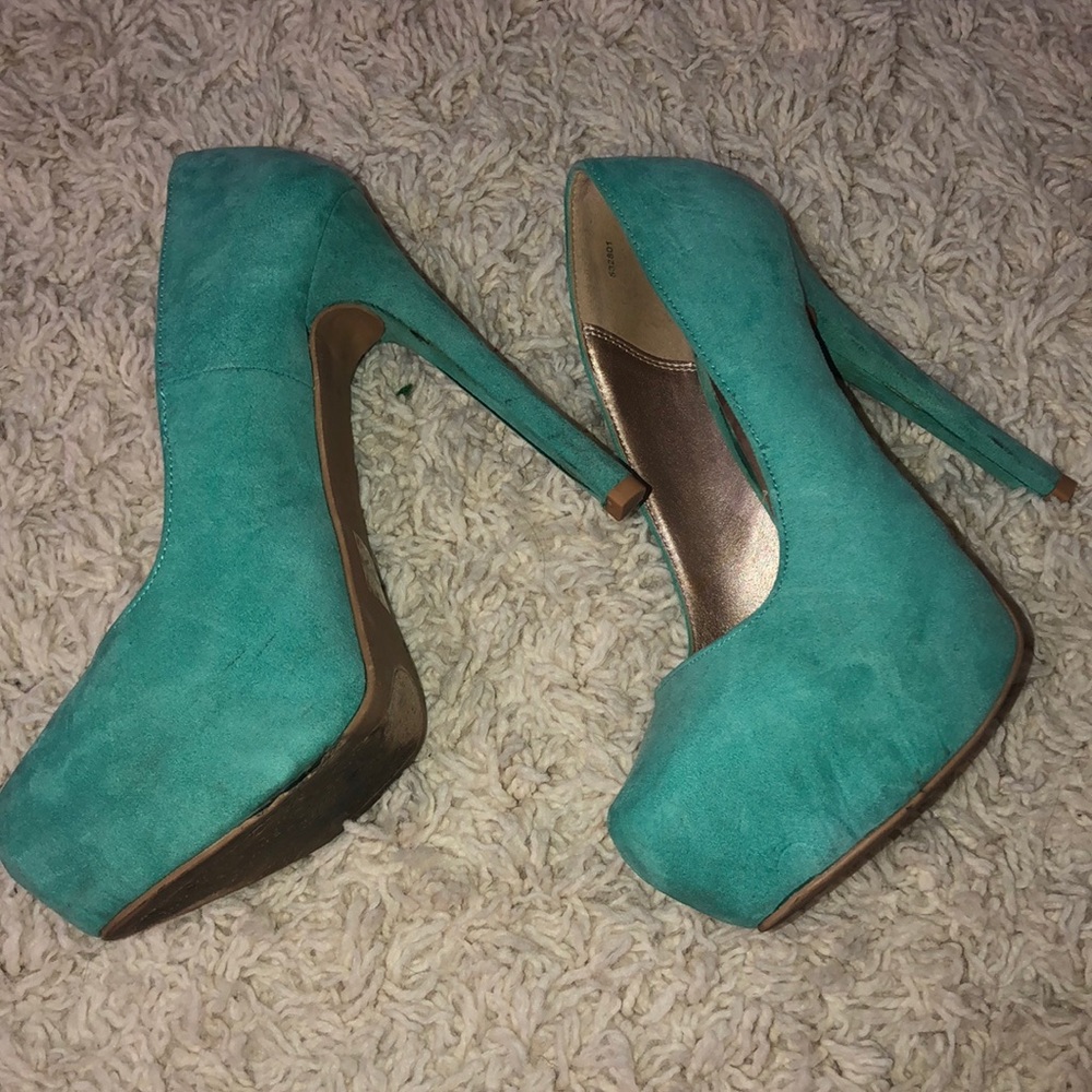 Heels - Picture 4 of 7